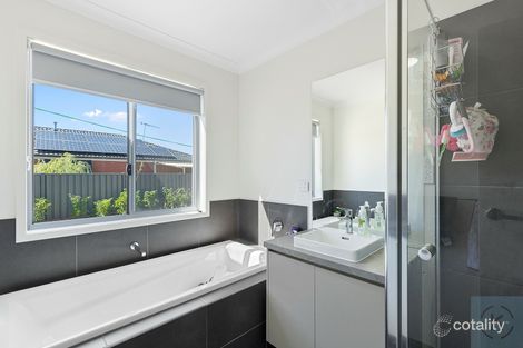 Property photo of 15 Rivertown Grove Cobram VIC 3644