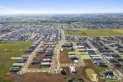 Property photo of 19 Papyrus Way Rockbank VIC 3335