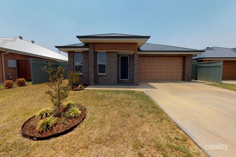 Property photo of 4 Waterfall Crescent Dubbo NSW 2830