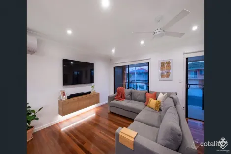 Property photo of 32 Liatoki Street Mansfield QLD 4122