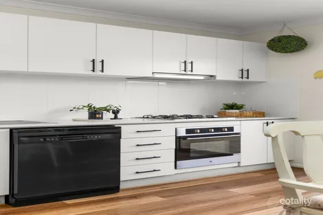 Property photo of 11/1 Hyde Park Avenue Craigieburn VIC 3064