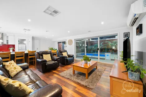 Property photo of 27 Breenview Place Doreen VIC 3754