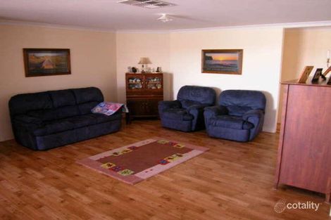 Property photo of 27 Eakins Crescent Wandina WA 6530