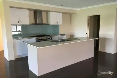 Property photo of 3 Els Court Berwick VIC 3806