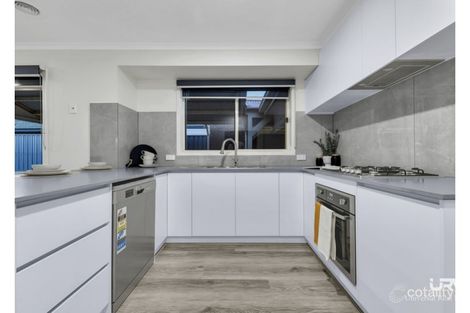 Property photo of 23 Pinnock Avenue Roxburgh Park VIC 3064