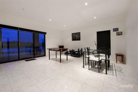 Property photo of 32 Lakeside Drive Sandhurst VIC 3977