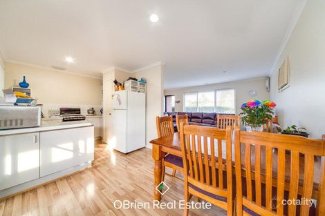Property photo of 2 Maria Crescent Pakenham VIC 3810