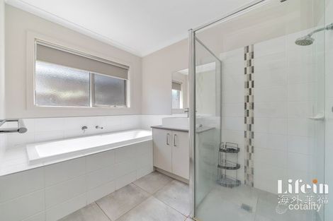 Property photo of 11 Cadley Avenue Point Cook VIC 3030
