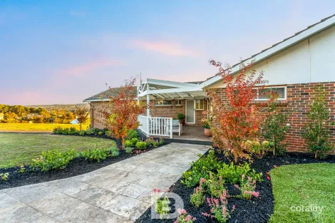 1 Oakwood Cl, Gisborne, VIC 3437