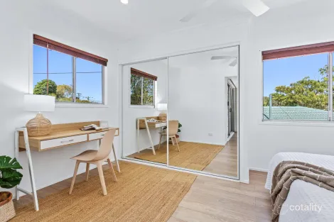 Property photo of 8 Beeka Street Labrador QLD 4215