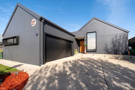 Property photo of 17 Park Place Lloyd NSW 2650