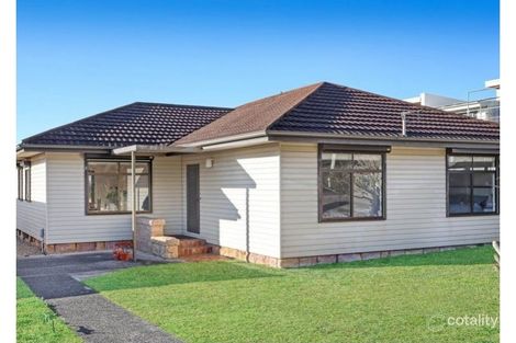 23 Kurrawa Ave, Point Clare, NSW 2250