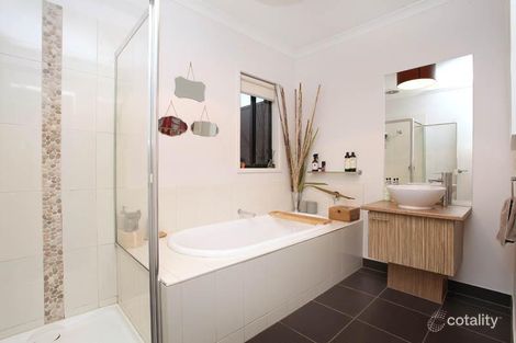 Property photo of 75 Kinglake Drive Manor Lakes VIC 3024