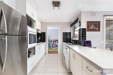 Property photo of 25 Rossiter Avenue Endeavour Hills VIC 3802