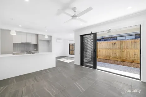 2/5 Kestrel Rd, Park Ridge, QLD 4125