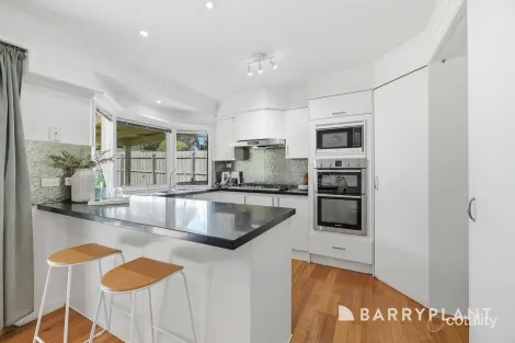 Property photo of 6 Melrose Court Berwick VIC 3806