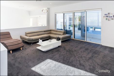 Property photo of 37 Knightsbridge Parade East Paradise Point QLD 4216