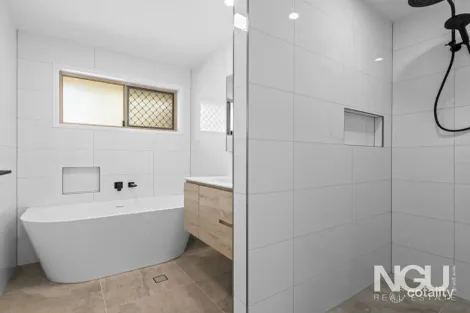 Property photo of 1 Kingfisher Court Bundamba QLD 4304
