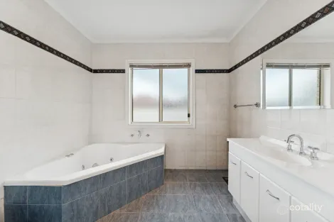 Property photo of 5 Ann Court Bundoora VIC 3083