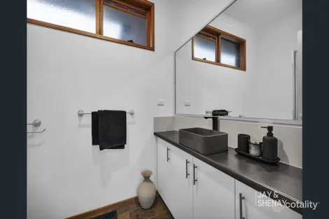 Property photo of 36 Preston Avenue Endeavour Hills VIC 3802