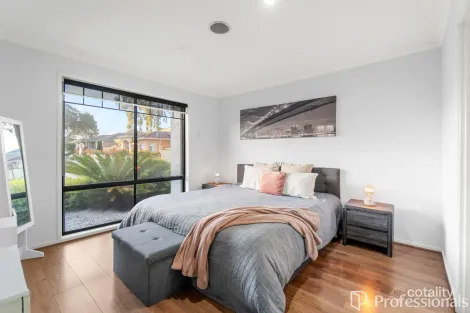 Property photo of 6 Newhaven Way Cairnlea VIC 3023