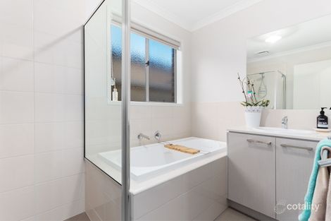 Property photo of 6 Curved Trunk Road Officer VIC 3809