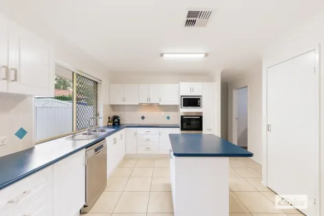 Property photo of 4 Kayron Court Meadowbrook QLD 4131
