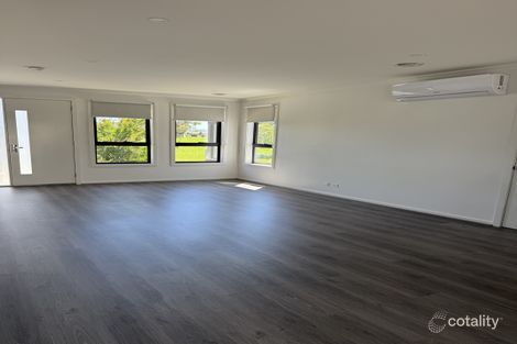 Property photo of 2 Lyell Place Pakenham VIC 3810