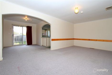 Property photo of 3 Hallmark Close Mill Park VIC 3082