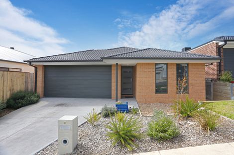 8 Bagshot Cct, Mernda, VIC 3754