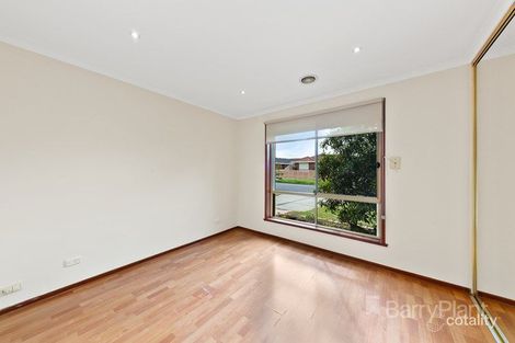 Property photo of 2/34 Unicorn Way Kings Park VIC 3021