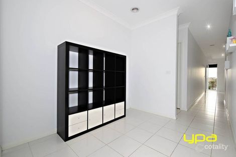 Property photo of 49 Keynes Circuit Fraser Rise VIC 3336