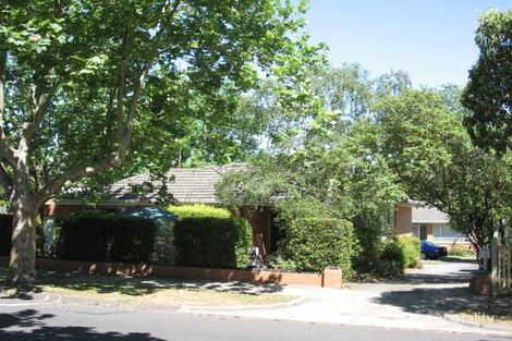 Property photo of 2/13 Wattle Valley Road Canterbury VIC 3126