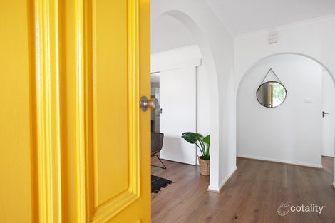 Property photo of 2/27 Lloyd Avenue Reservoir VIC 3073