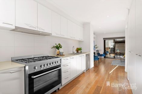 Property photo of 10 Olsen Walk Mill Park VIC 3082
