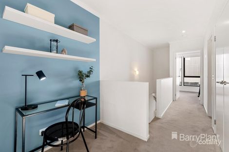 Property photo of 10 Olsen Walk Mill Park VIC 3082