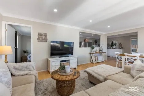 Property photo of 17 Vivaldi Crescent Claremont Meadows NSW 2747