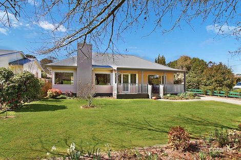 24 Davy St, Woodend, VIC 3442