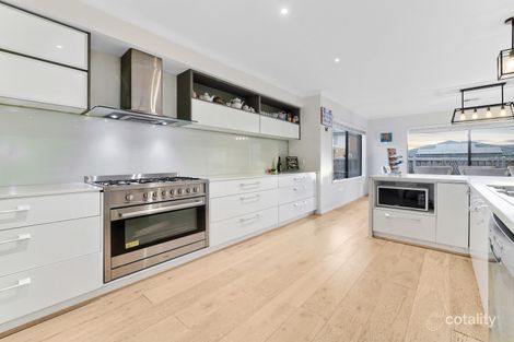 Property photo of 41 Ranfurlie Boulevard Cranbourne West VIC 3977