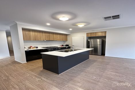 24 Conondale Ave, Truganina, VIC 3029