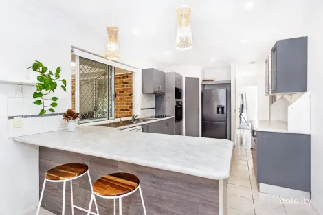 Property photo of 2 Colonial Court Mudgeeraba QLD 4213