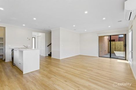 Property photo of 3 Wedgebill Circuit Werribee VIC 3030