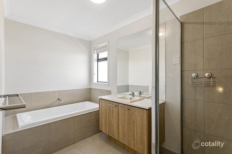 Property photo of 3 Wedgebill Circuit Werribee VIC 3030