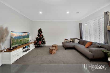 Property photo of 2/15 Elizabeth Street Cranbourne North VIC 3977