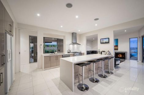 Property photo of 33 Sugarloaf Drive Macleod VIC 3085