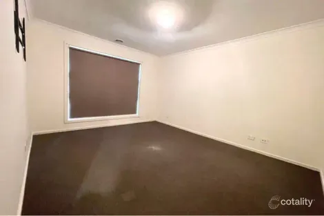 Property photo of 58 Fenway Boulevard Clyde North VIC 3978