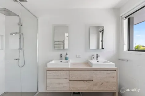 Property photo of 89 Hooker Boulevard Broadbeach Waters QLD 4218