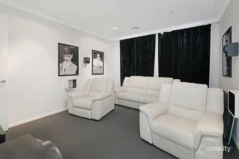 Property photo of 19 Faxon Close Colebee NSW 2761