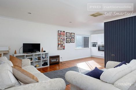 Property photo of 81 Tichborne Crescent Kooringal NSW 2650