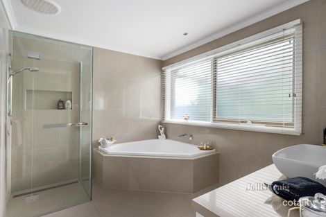 Property photo of 2 Ungara Close Eltham North VIC 3095